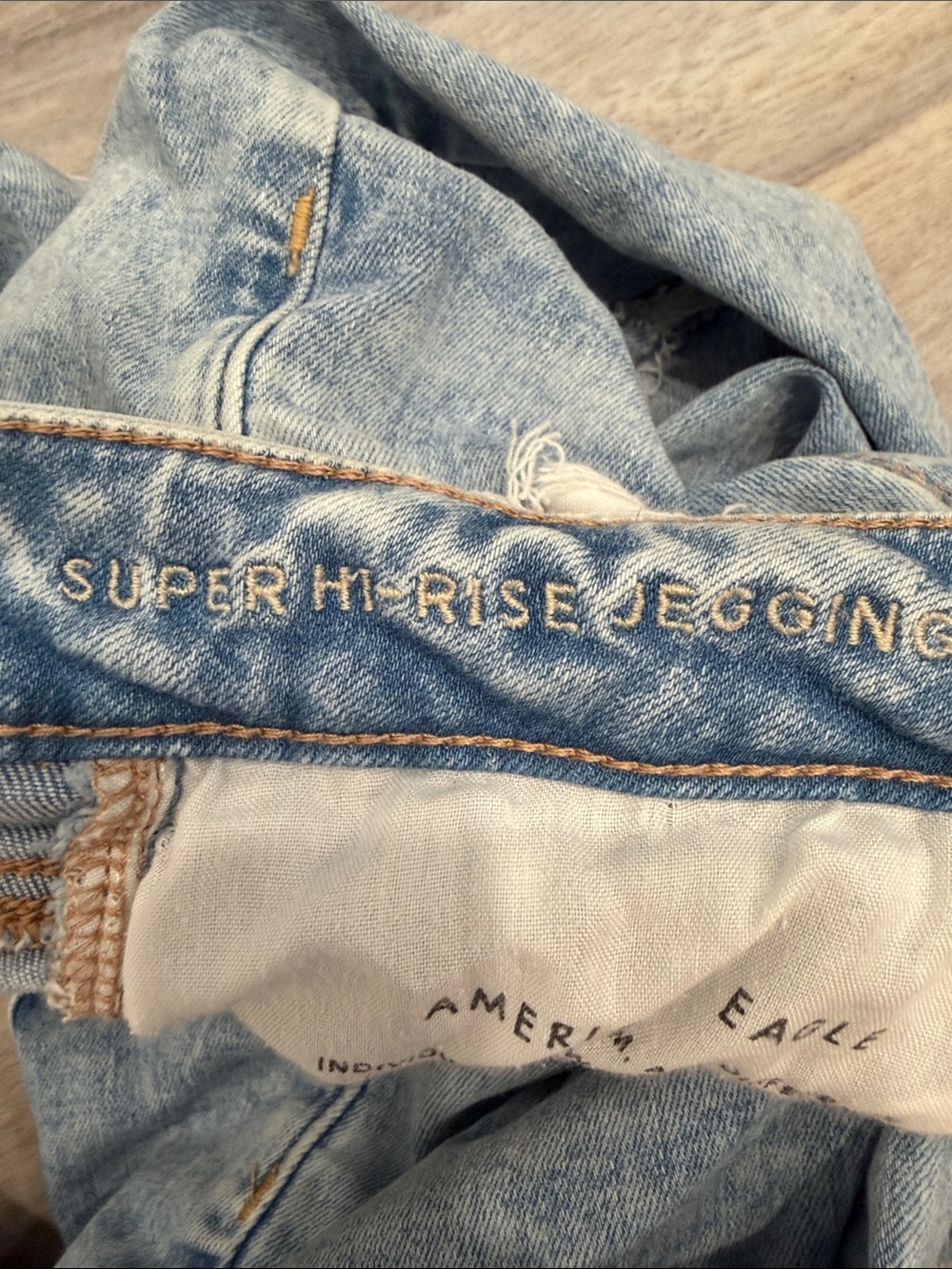 2 Pairs American Eagle Light Super Hi-Rise Jeggings Ripped Jeans Short Length - Picture 3 of 10
